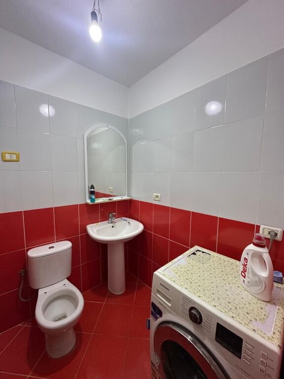 🏢Don Bosko, dopo l'Hotel Ferrari, è in affitto un appartamento arredato 2+1+2. 60.000 Leke