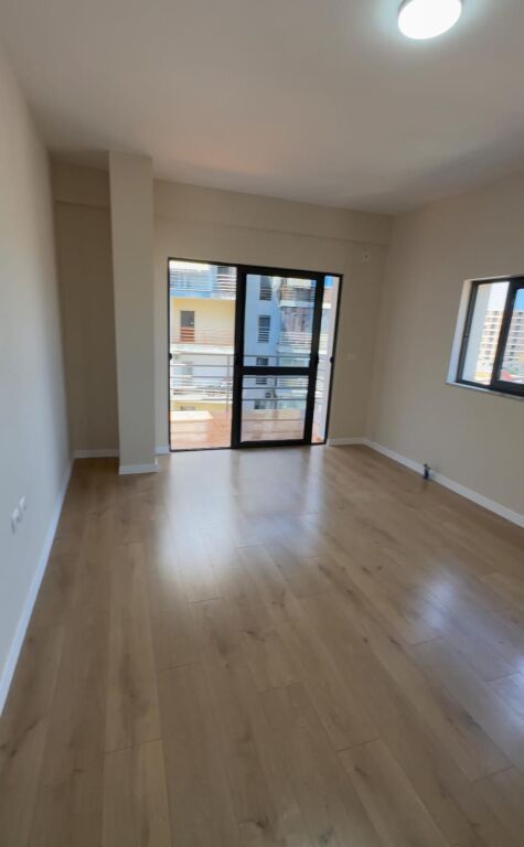 Shitet apartament 2+1+2 tek Rruga Don Bosko , prane Shkolles Vace Zela , Rruga Jordan Misja , Laprake .