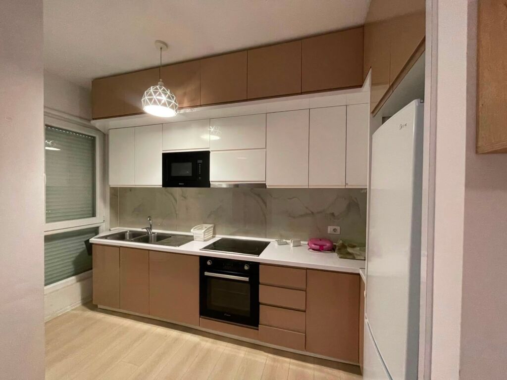 Appartamento 2+1 in affitto  📍 Zona: Via 5 Maji, Tirana