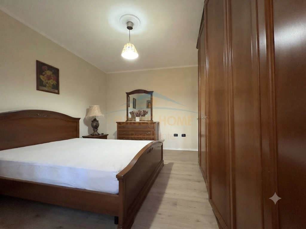 Shitet, Apartament 2+1, Rruga Fortuzi, Tirane .