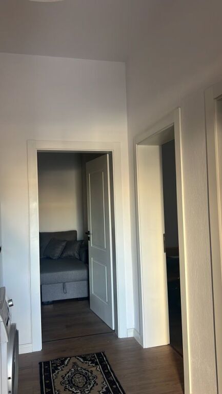 Apartament me qera 1+1 📍Rruga Jordan Misja, prane shinave