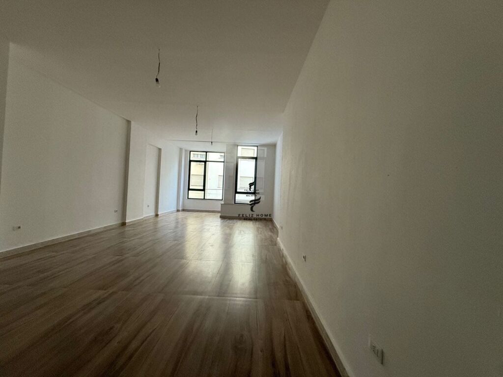 UFFICIO IN AFFITTO 180 M2 PIAZZA WILLSON 2000 EURO FH-85186