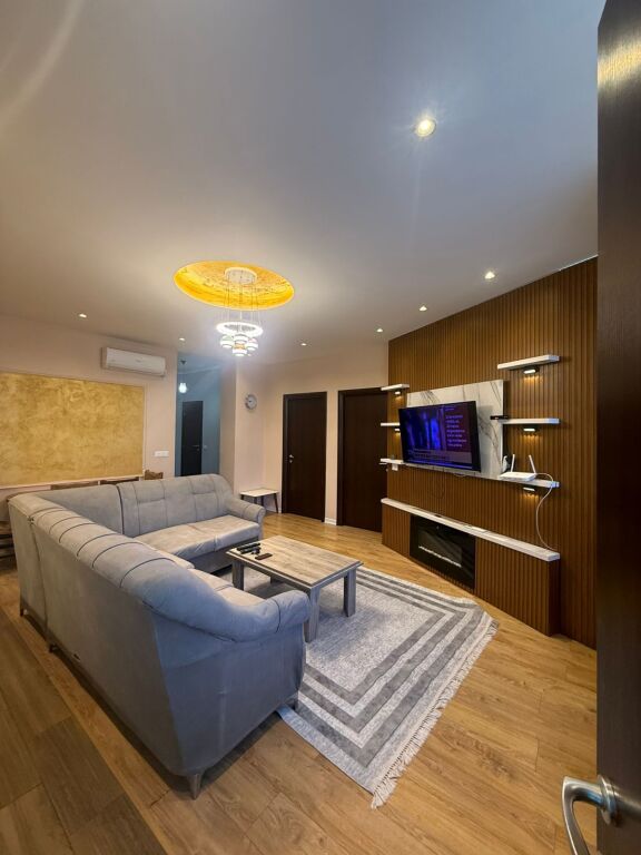 Apartament 3+1 me qira në Durrës – Rinovim i ri | Zonë e qetë | Parkim