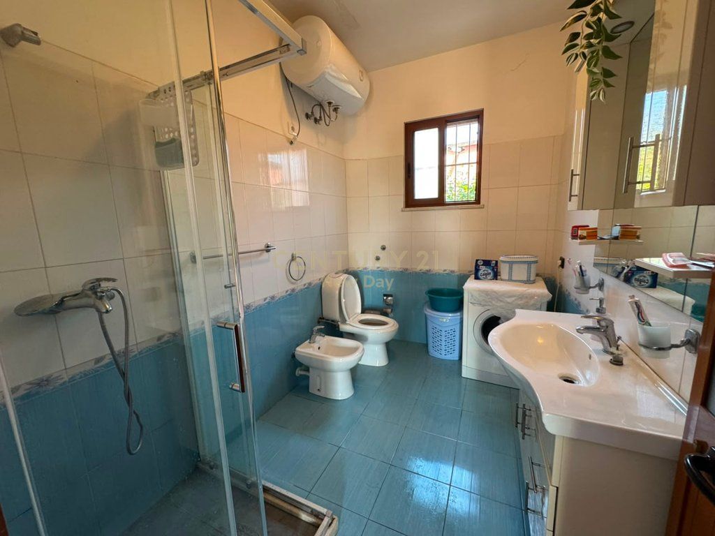 Villa In Vendita a Spitallë, Durrës - 260000€ | 476 m²