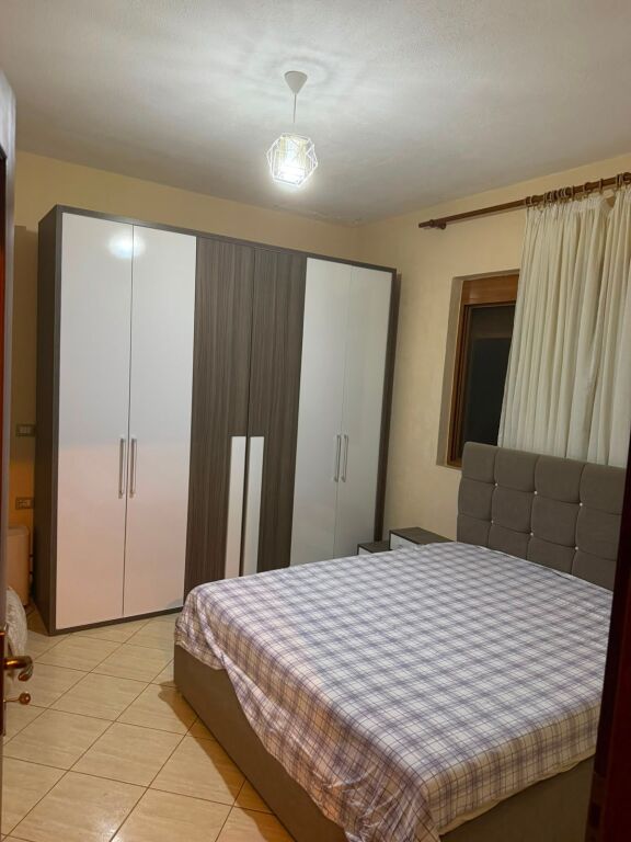 APPARTAMENTO 2+1+2 BAGNI.45000 LEKE AL MESE.FACOLTÀ ECONOMICA
