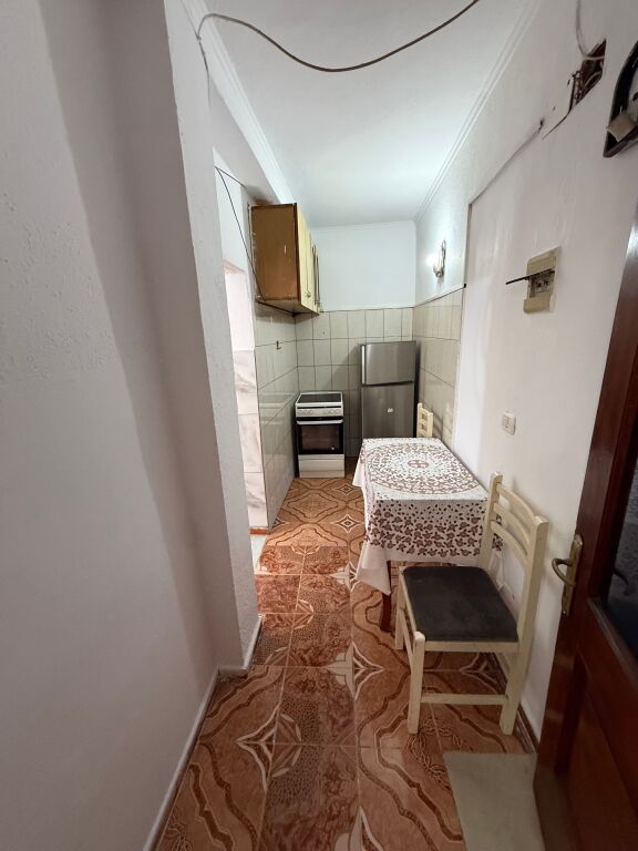 Siri hill, 1+1 house for rent at Besa street 30,000 lek
