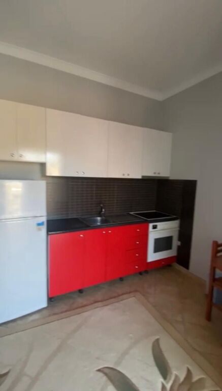 Apartament me qera 1+1 📍Rruga Jordan Misja, prane shinave