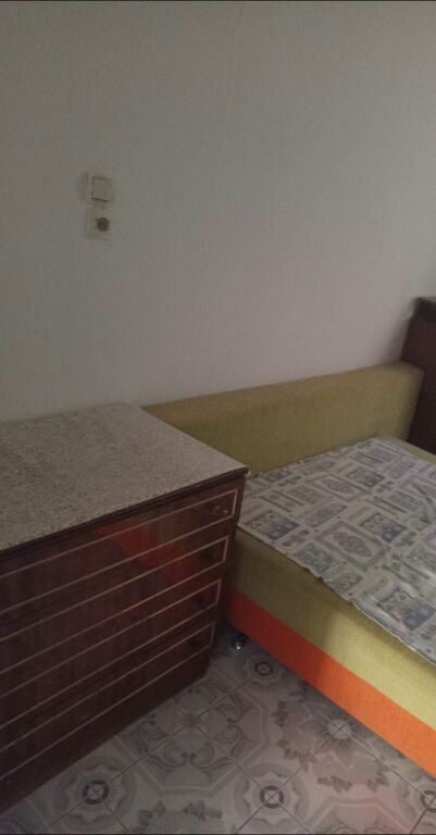 APARTAMENT 1+1. 27000 LEKE.PAS UNIVERSITETIT MESDHETAR,21 DHJETORI