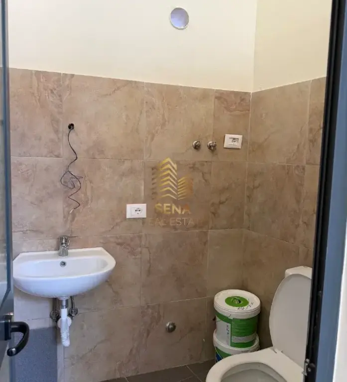 Rent, Business Premises, Qemal Stafa Street- near the New Bazaar, 400 Euro/month