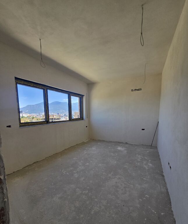 Shitet Triplex 3+1 + Verandë | Rezidenca Kodra e Diellit 2