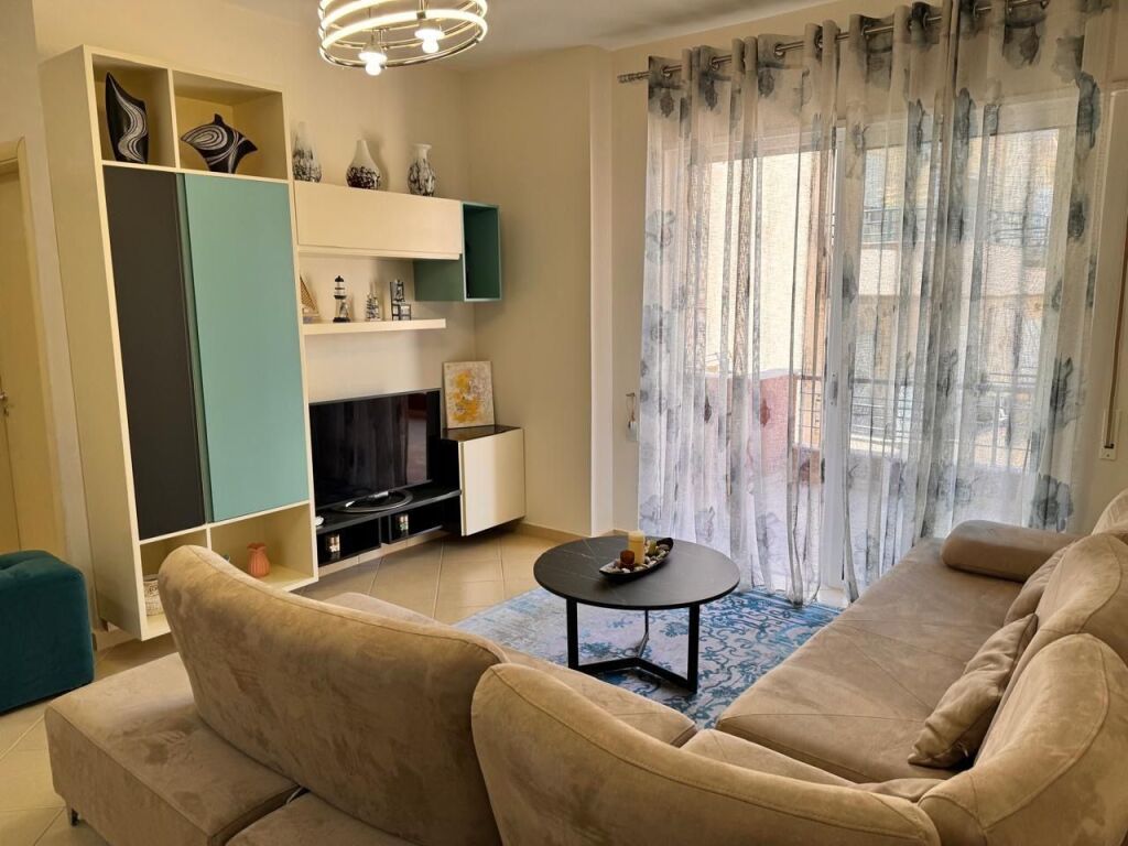 Shitet apartament 2+1 ne Sarande