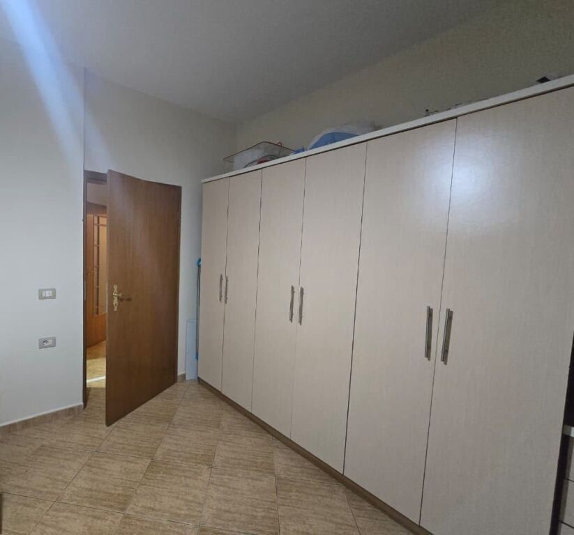 Apartament 2+1 me qera Rruga e Kosovarve !