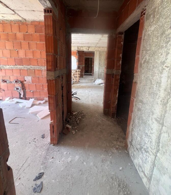 OKAZION! Shitet Apartament 2+1+2 – Bengasi, pranë Rrethit të Klanit