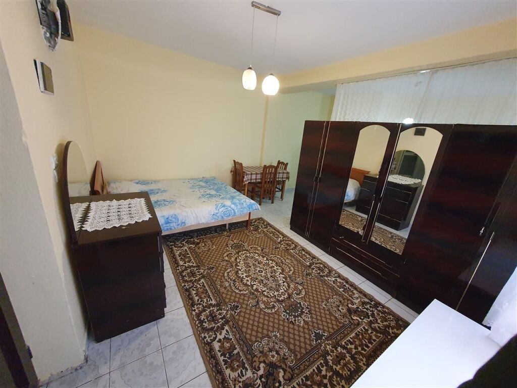 GARSIONERE  26000 LEKE.PAZARI I RI