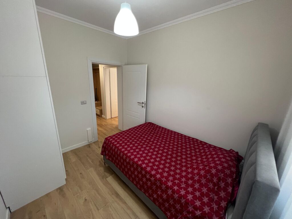 Jepet me qira apartament 2+1+Post Parkimi ne Sauk