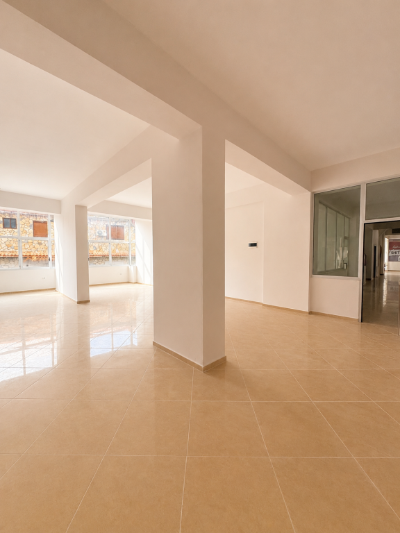 🏢 Commercial Unit for Rent – 86 m² | Center, Elbasan