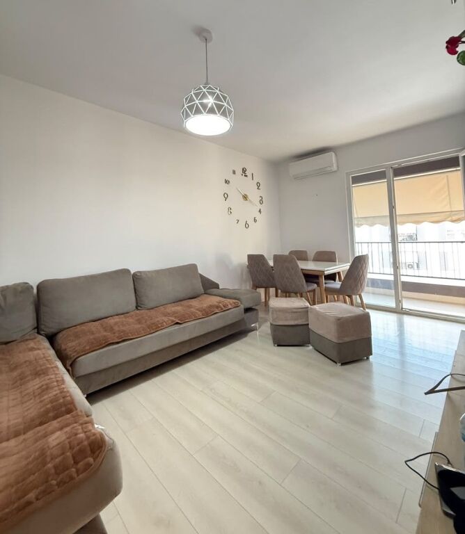 Appartamento 2+1 in Affitto – Via 5 Maji, Tirana