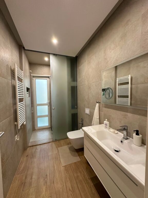 VENDESI APPARTAMENTO 2+1 CON CORTILE SAN PIETRO GOLFO DI LALZ