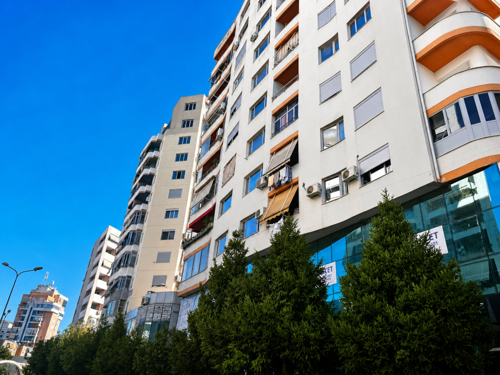 🏢 Commercial Unit for Rent – 86 m² | Center, Elbasan