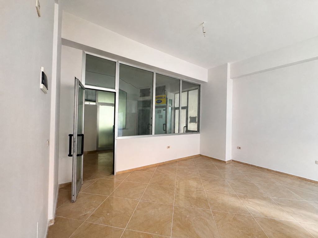 🏢 Commercial Unit for Rent – 44 m² | Center, Elbasan