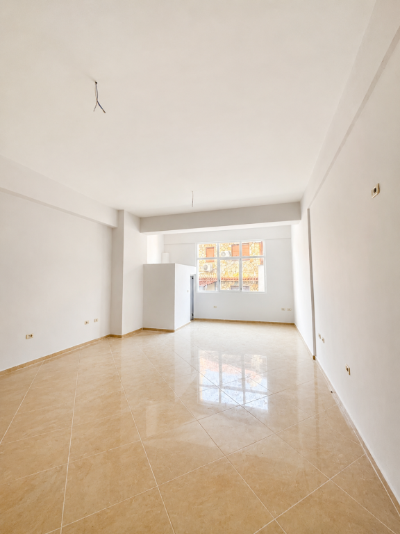🏢 Commercial Unit for Sale – 44 m² | Center, Elbasan