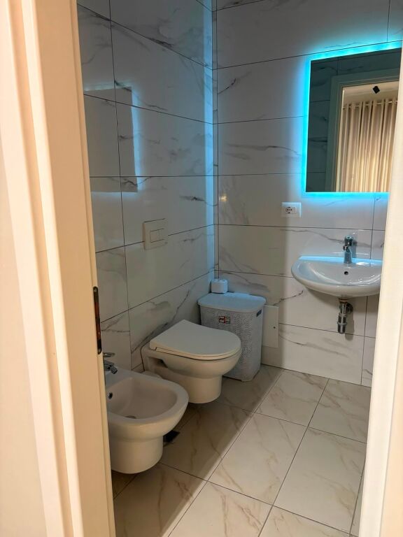 Jepet Me Qera Apartament 2+1+2 Tualete + 1 Ballkon