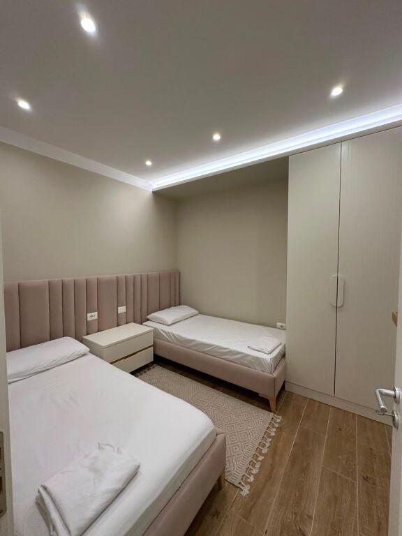 VENDESI APPARTAMENTO 2+1 CON CORTILE SAN PIETRO GOLFO DI LALZ