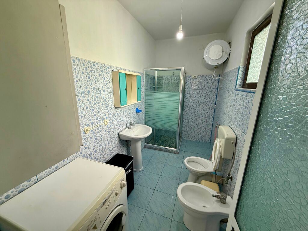 Jepet me qera apartament 2+1 tek Spitali Amerikan 2