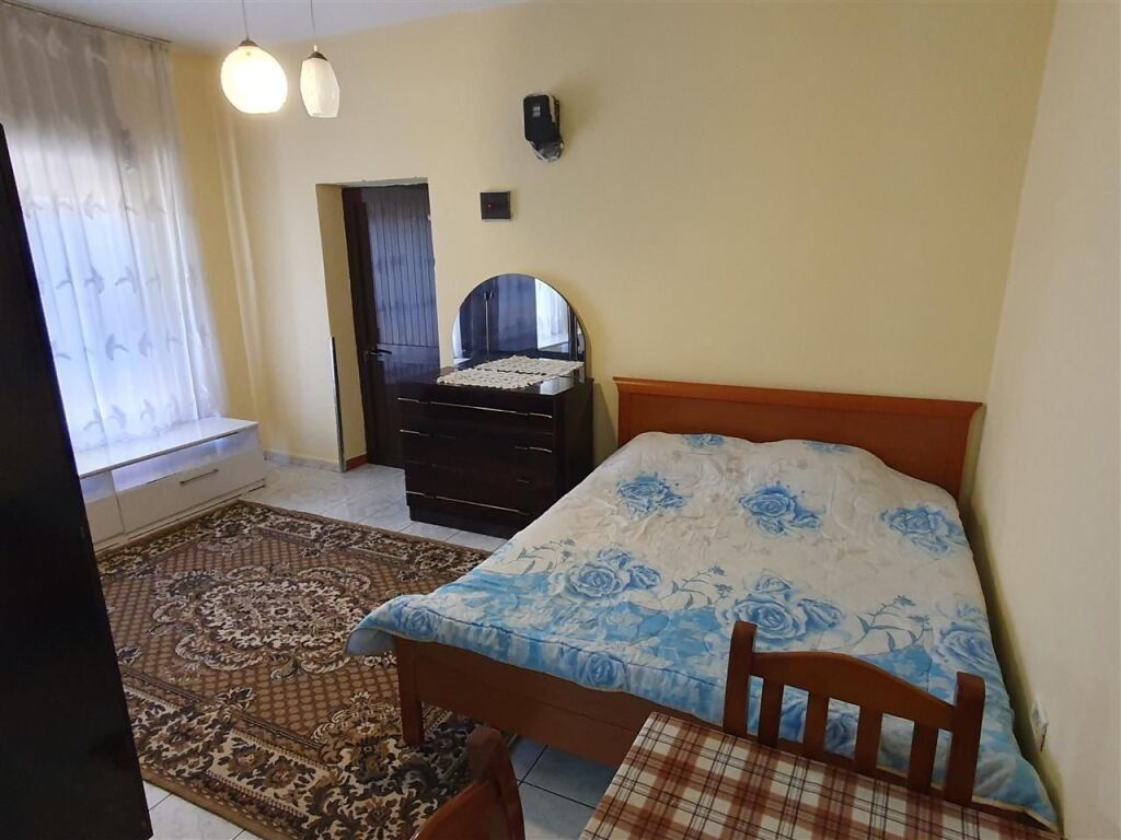 GARSIONERE  26000 LEKE.PAZARI I RI