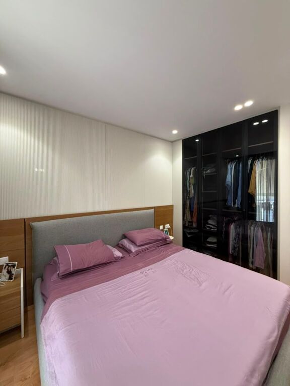 Shitet apartament 2+1+2 poste parkimi