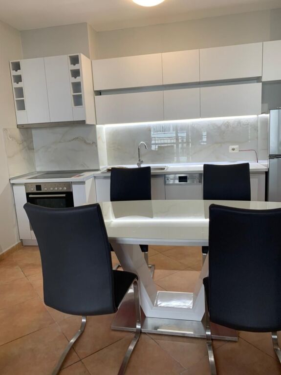 Tirane, jap me qera apartament 2+1+A+BLK Kati 3, 119 m²