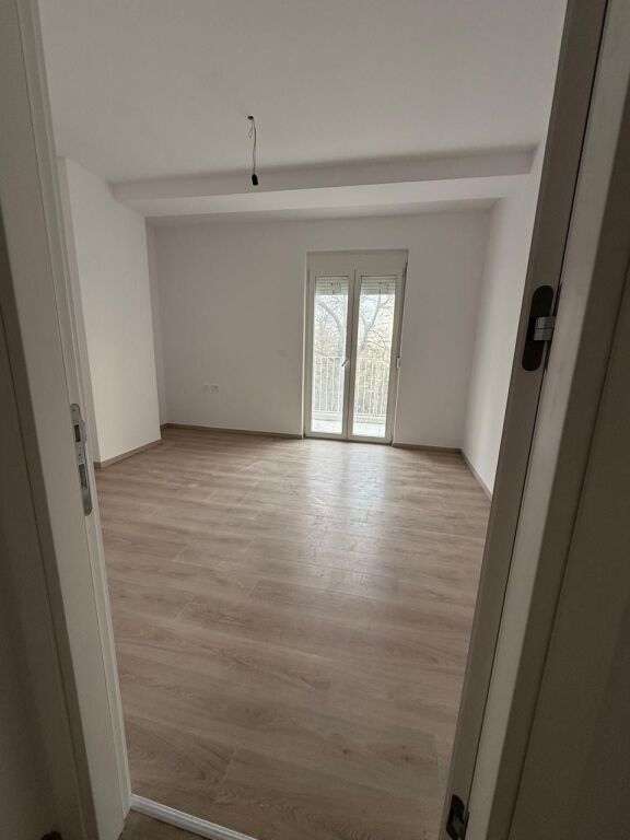 Zyre me qira tek Air Albanaia