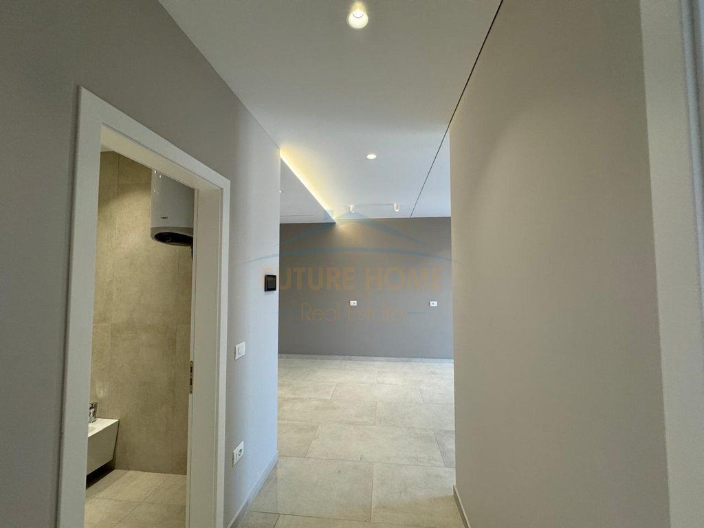 JAP ME QIRA AMBIENT PER ZYRA,GALERIA ROMA,RRUGA E KAVAJES