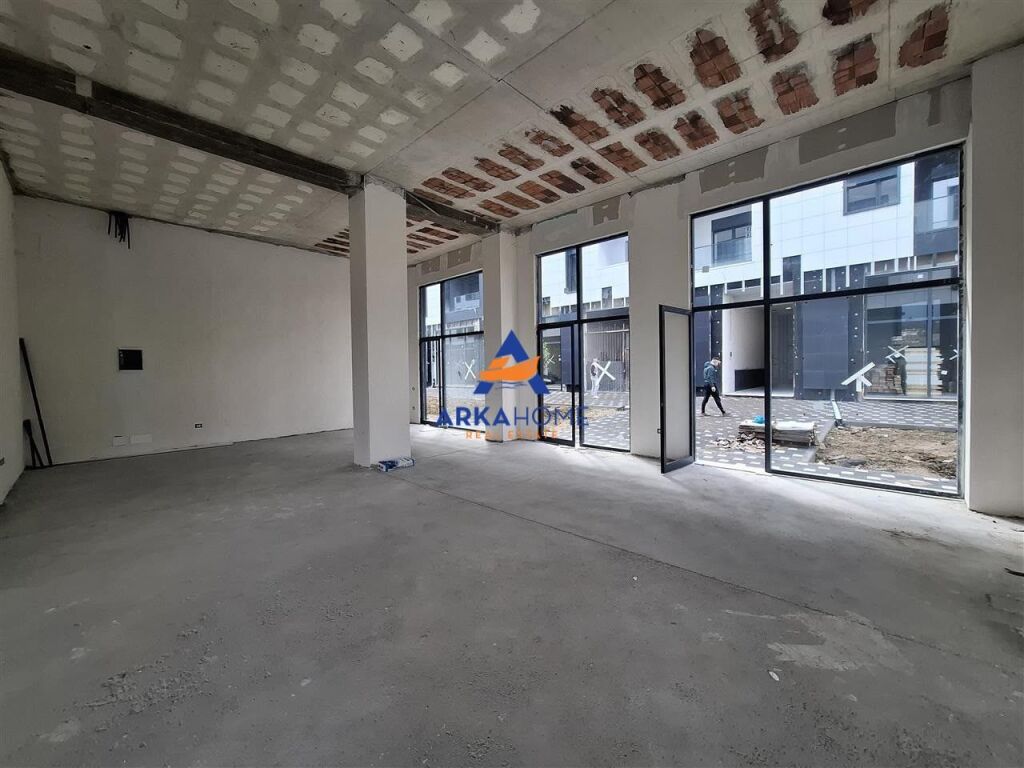 LOCALE IN AFFITTO 213.2 M2 "KOMUNA E PARISIT" 4300 EURO