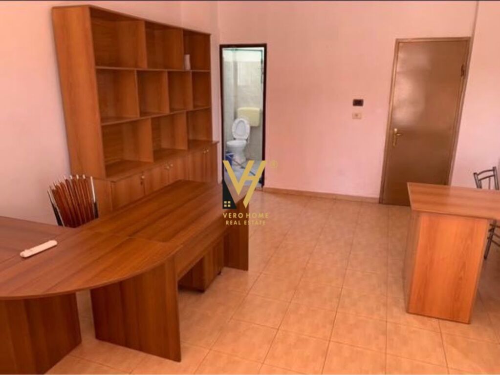 JEPET ZYRE 26 M2 ME QERA TE 9-KATESHET, QENDER 40.000 LEKE