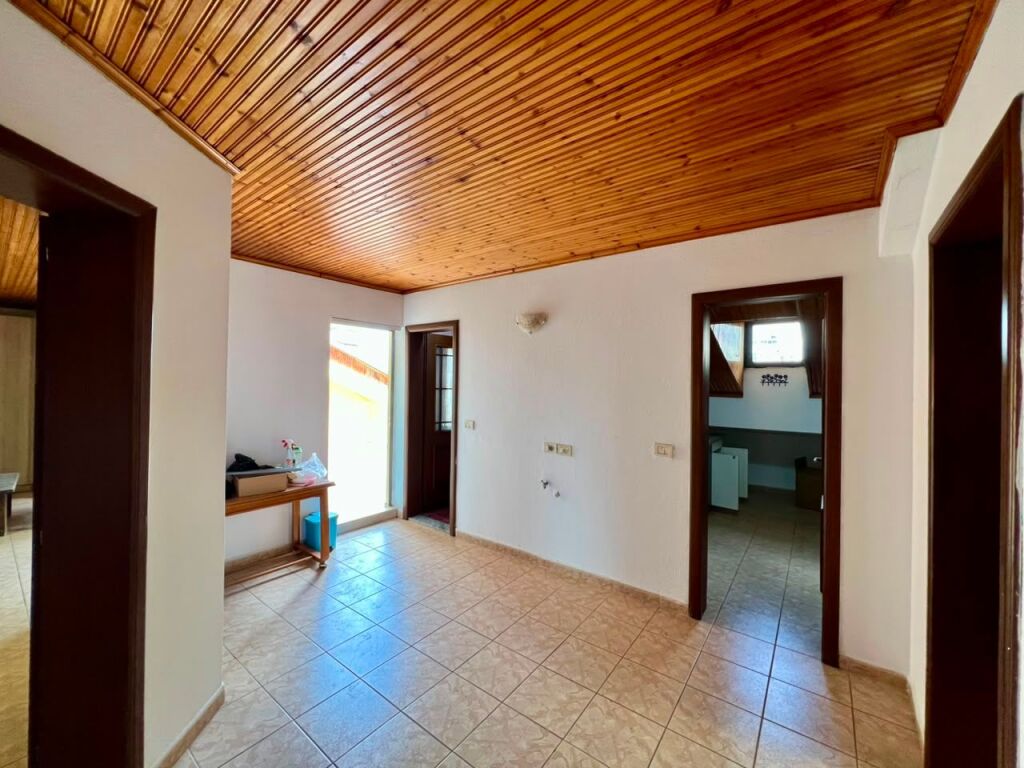 Rent, Papafingo 1+3+Veranda, "Pazari i Ri", Tirana.