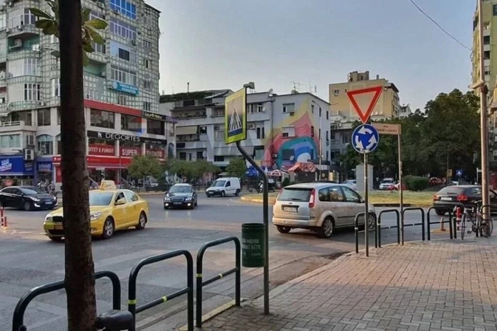 Bar/Caffè - In Vendita - Via Sulejman Delvina, Tirana(ID: 530171038-1818)