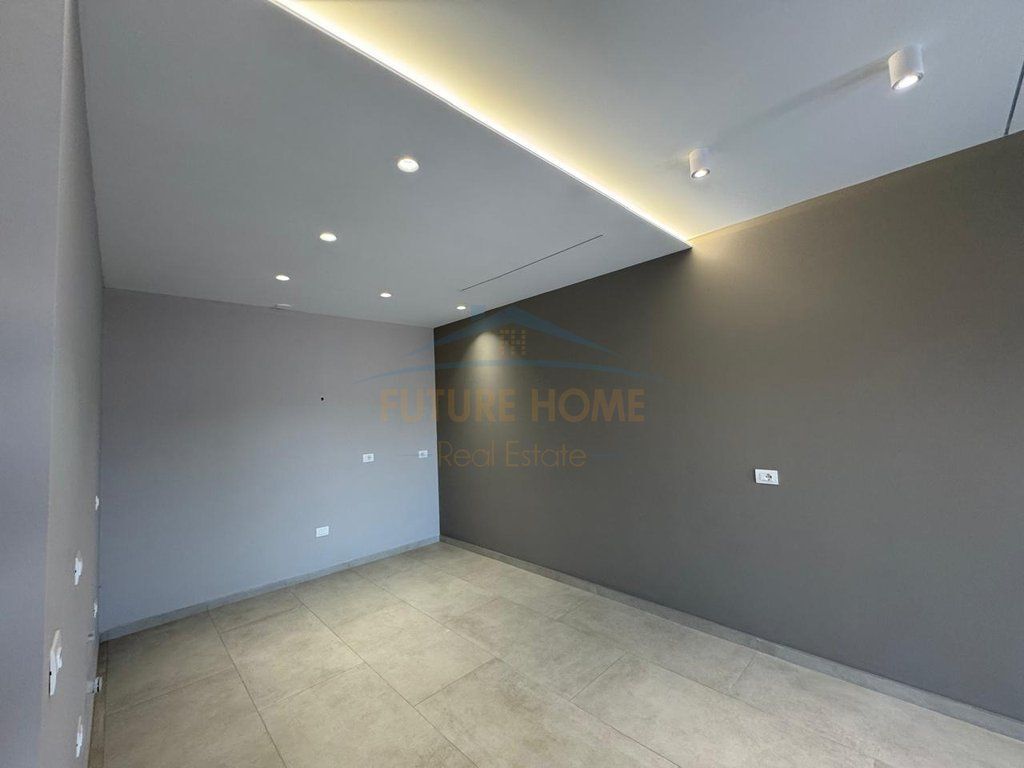 Rent, Office space, Roma Gallery, Kavaja Street.