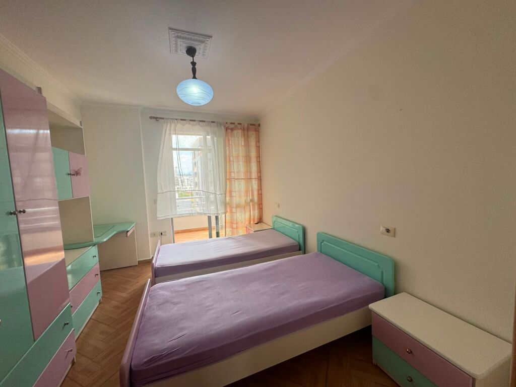 Affitto, Appartamento 2+1+2 Bagni “Pazari i Ri”, Tirana.