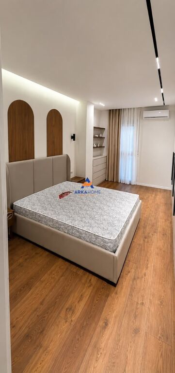 AFFITTASI APPARTAMENTO 1+1+BALCONE "RRUGA XHANFIZE KEKO" 700 EURO