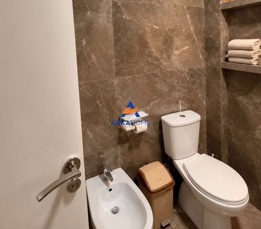 JEPET APARTMENT ME QERA 1+1+BALLKON "RRUGA 5 MAJI" 50.000 LEKE