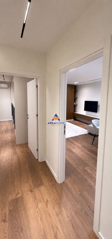 AFFITTASI APPARTAMENTO 1+1+BALCONE "RRUGA XHANFIZE KEKO" 700 EURO