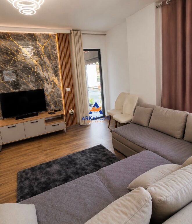 JEPET APARTMENT ME QERA 1+1+BALLKON "RRUGA 5 MAJI" 50.000 LEKE