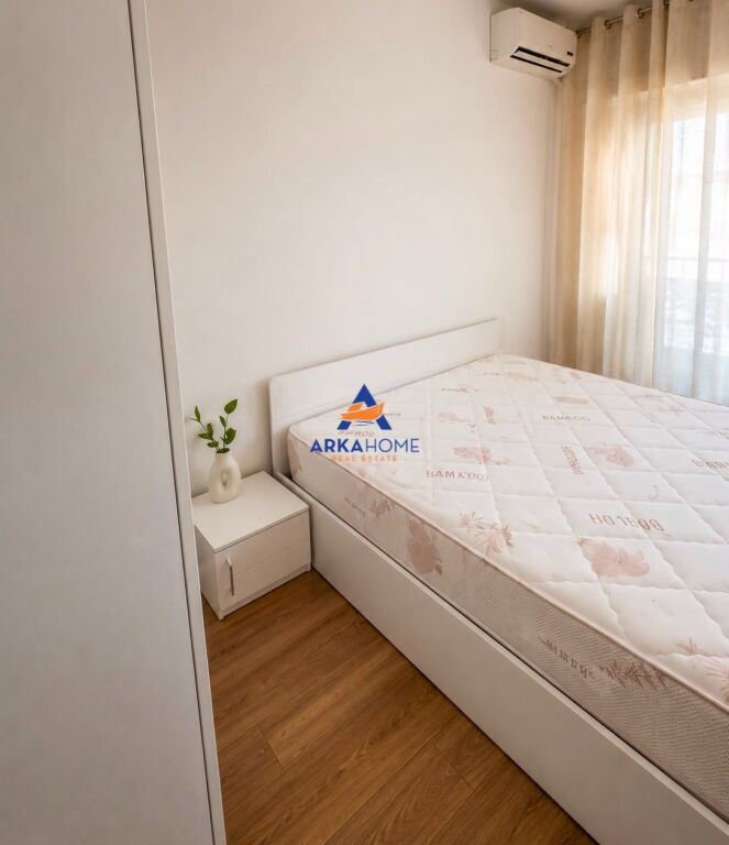JEPET APARTMENT ME QERA 1+1+BALLKON "RRUGA 5 MAJI" 50.000 LEKE
