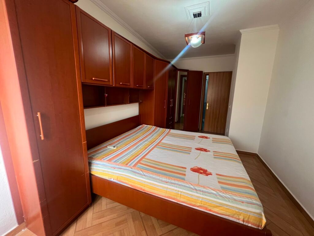 Affitto, Appartamento 2+1+2 Bagni “Pazari i Ri”, Tirana.