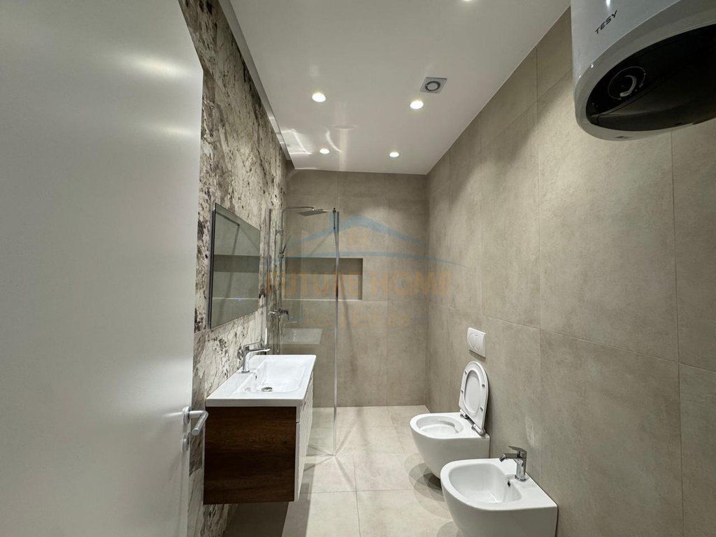 Rent, Office space, Roma Gallery, Kavaja Street.