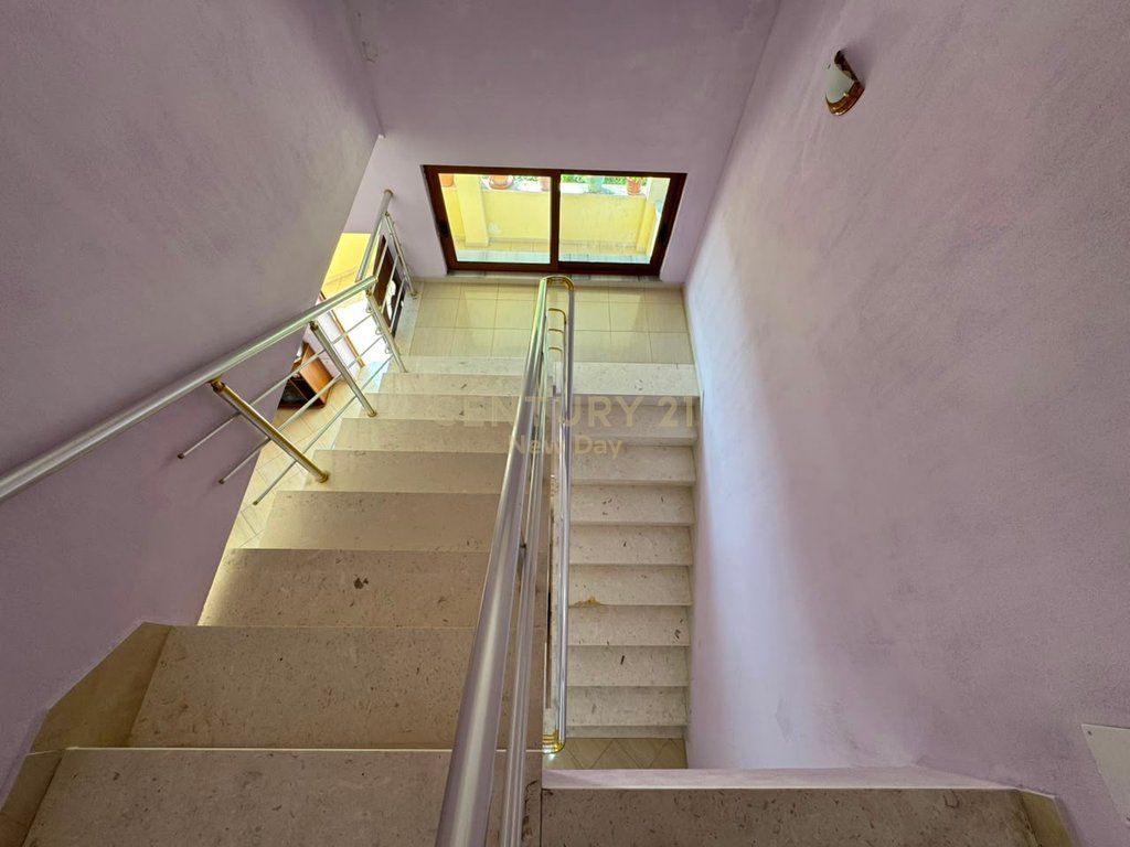 Villa In Vendita a Spitallë, Durrës - 260000€ | 476 m²