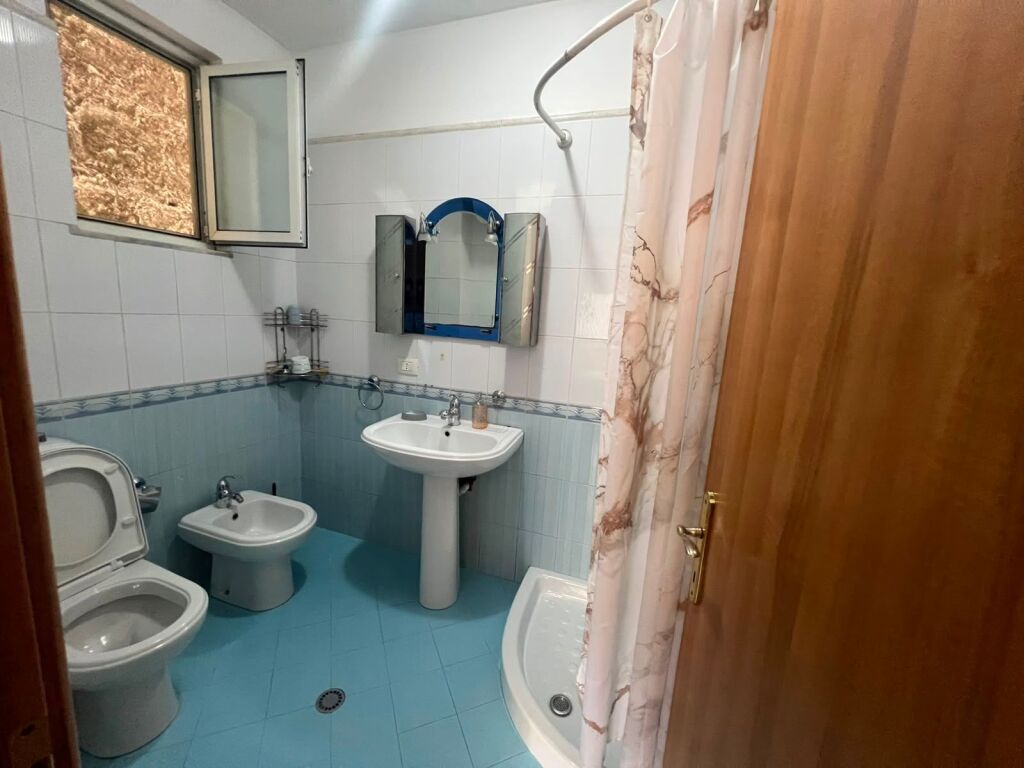 Affitto, Appartamento 2+1+2 Bagni “Pazari i Ri”, Tirana.