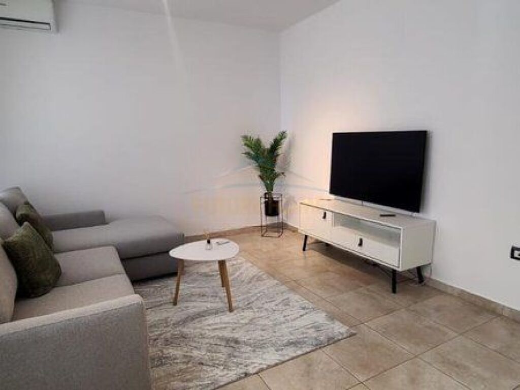 Shitet,Apartament 1+1+Post Parkimi,Kompleksi Xhura