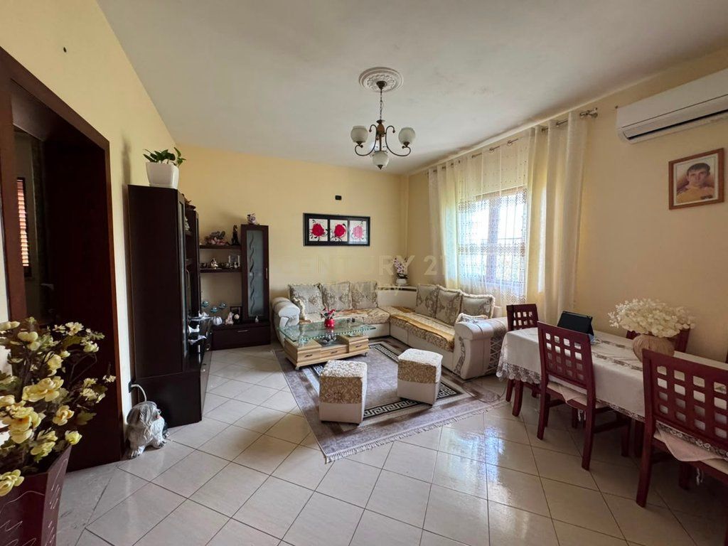 Villa In Vendita a Spitallë, Durrës - 260000€ | 476 m²